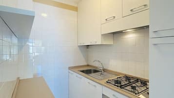 Refrigerador, horno, parrilla de estufa y lavavajillas