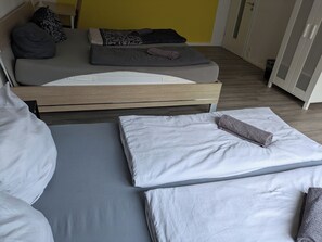 2 bedrooms, desk, free WiFi, bed sheets