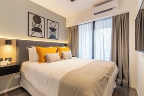 1 quarto, escrivaninha, ferros/tábuas de passar roupa, Wi-Fi de cortesia