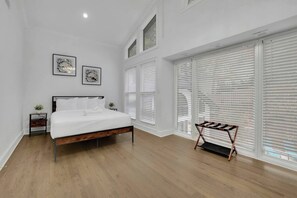 7 bedrooms, desk, iron/ironing board, free WiFi