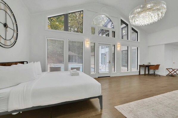 7 bedrooms, desk, iron/ironing board, free WiFi