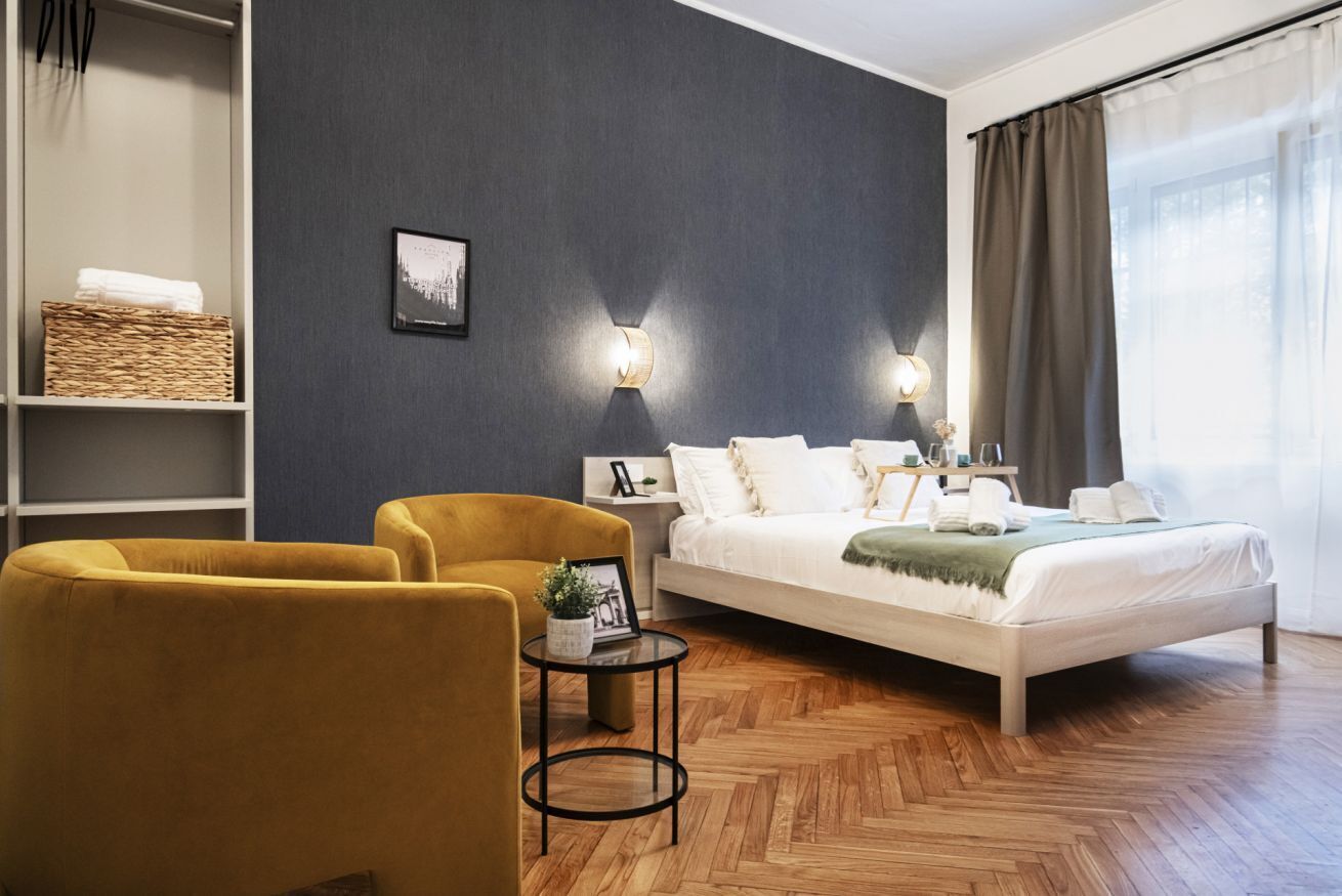 1 dormitorio, tabla de planchar con plancha, wifi y ropa de cama