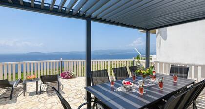 Luxury Holiday Villa with magnificent views!