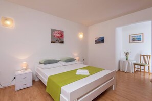 4 slaapkamers, een strijkplank/strijkijzer, wifi, beddengoed