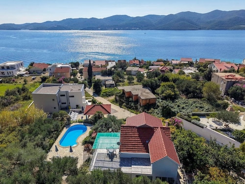 Beautiful Holiday Home with Pool and Sea View!