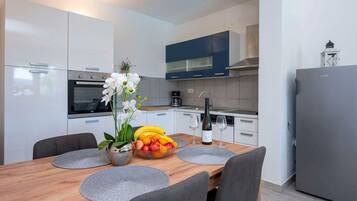 Fridge, microwave, oven, stovetop