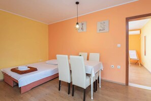 1 chambre, fer et planche à repasser, Wi-Fi, literie fournie