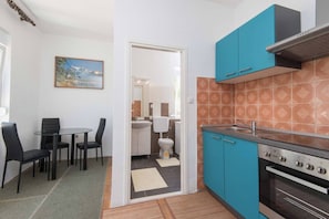 Fridge, microwave, oven, stovetop - Great Holiday House with 6 bedrooms and amazing swimming pool! (Orebic)
