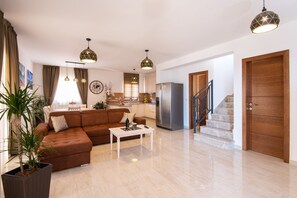 TV, fireplace - Beautiful Villa Aria with swimming pool and panoramic sea-view! (Orebic)