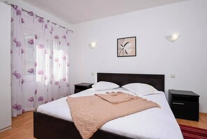 1 quarto, ferros/tábuas de passar roupa, Wi-Fi, roupa de cama