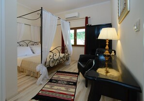 4 chambres, fer et planche à repasser, Wi-Fi, draps fournis