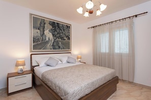 3 bedrooms, soundproofing, iron/ironing board, WiFi