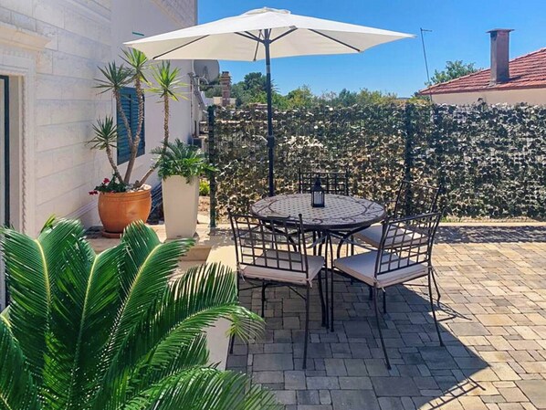 Outdoor dining - Luxury 2-Bedroom Holiday Apartment Domenica (Orebic)