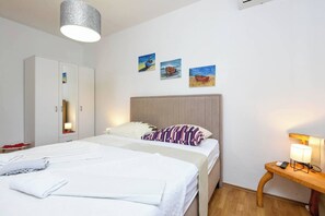 2 bedrooms, iron/ironing board, WiFi, bed sheets - Holiday Apartment Sandra with 2-Bedrooms very close to the sea (Orebic)