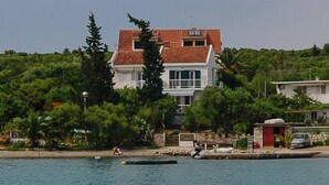 Exterior - Great Holiday Home in the idyllic bay. (Loviste)