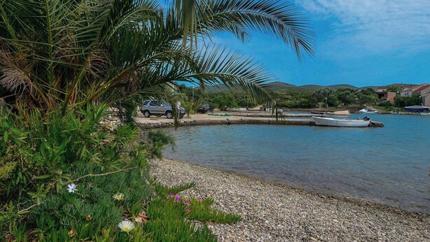 On the beach - Great Holiday Home in the idyllic bay. (Loviste)