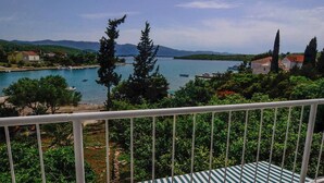 Property grounds - Great Holiday Home in the idyllic bay. (Loviste)
