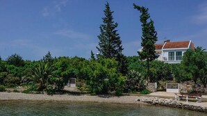Property grounds - Great Holiday Home in the idyllic bay. (Loviste)