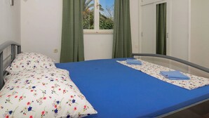 3 bedrooms, iron/ironing board, WiFi, bed sheets - Great Holiday Home in the idyllic bay. (Loviste)