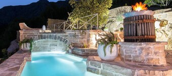 The Hidden Treasure Village, 7-Bedroom Luxury Holiday Resort with children playground, private Pool and Private Parking, SEA VIEW