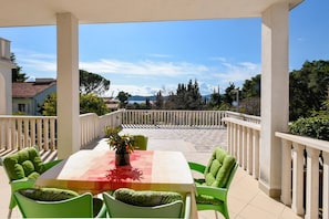 Outdoor dining - Charming Studio Apartment with Sea View (Orebic)