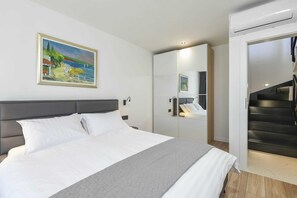 2 chambres, fer et planche à repasser, Wi-Fi, draps fournis