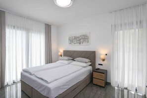 4 chambres, système d’insonorisation, fer et planche à repasser, Wi-Fi