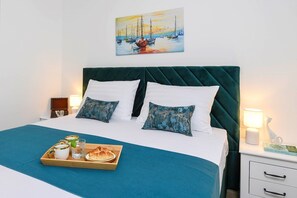 4 slaapkamers, een strijkplank/strijkijzer, wifi