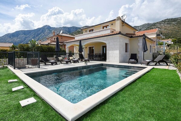Pool - Great Holiday Villa Perla with pool and magnificent sea-view! (Orebic)