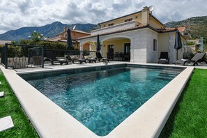 Pool - Great Holiday Villa Perla with pool and magnificent sea-view! (Orebic)