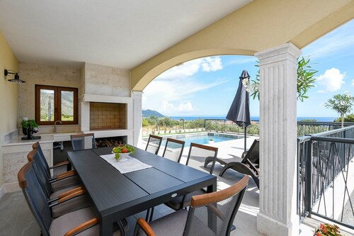 Great Holiday Villa Perla with pool and magnificent sea-view!