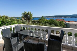 Outdoor dining - Beautiful 3-Bedroom Apartment with amazing view of Adriatic Sea and korčula Island (Kuciste)