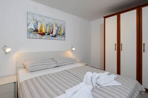 3 bedrooms, iron/ironing board, WiFi, bed sheets - Beautiful 3-Bedroom Apartment with amazing view of Adriatic Sea and korčula Island (Kuciste)