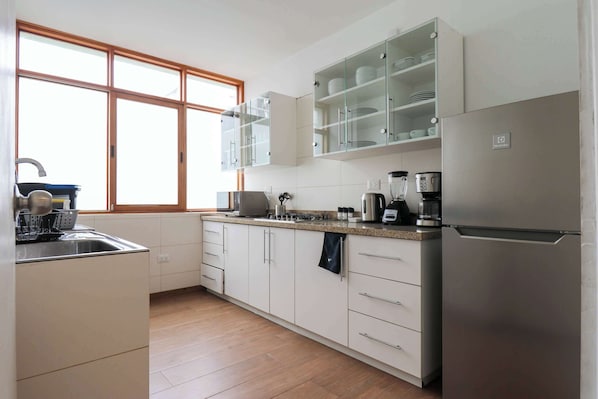 Fridge, microwave, stovetop, coffee/tea maker