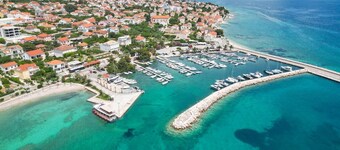 2-Bedroom Holiday Apartment with Pool and Sea-view!