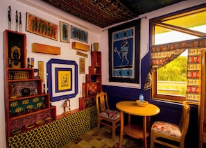 Deluxe Double Room | Meja, ruang kerja komputer riba, Wi-fi percuma