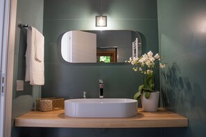 Luxury Suite | Bathroom
