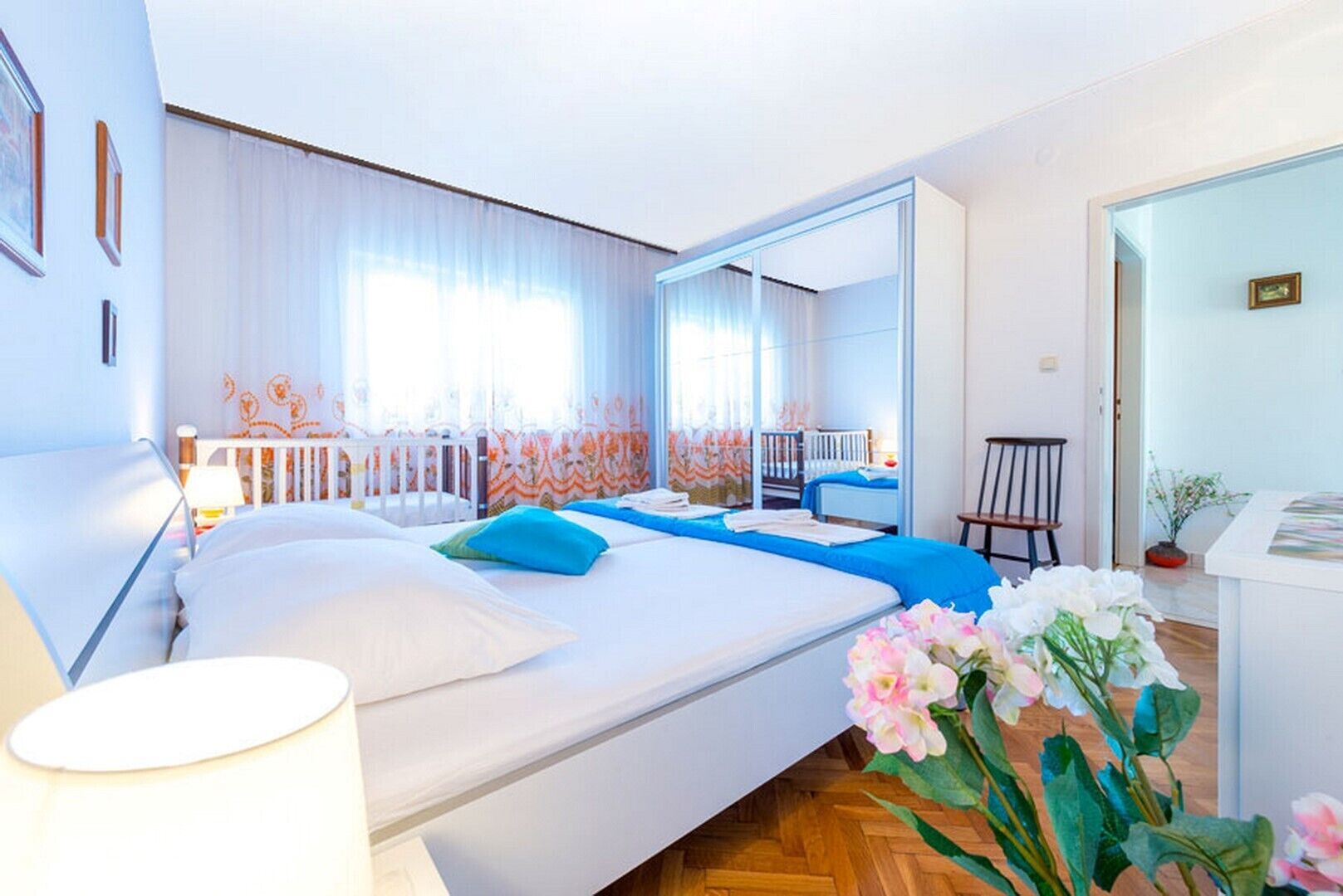 3 chambres, fer et planche à repasser, Wi-Fi, draps fournis