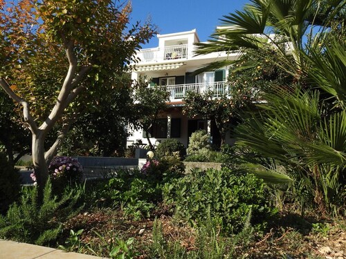 Great Studio Apartment with excellent location, just 50m from the sea!