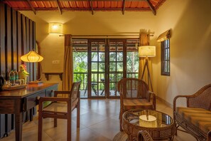 Desk, laptop workspace, iron/ironing board, free WiFi - Raindrops Resort (Sulthan Bathery)