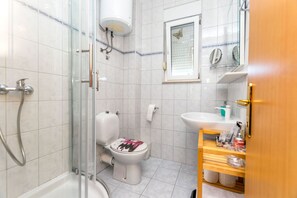 Apartment (A1) | Bathroom - Apartments Sunset (Podstrana)