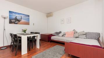 Apartment (A1) | Living room | TV