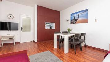 Apartment (A1) | Living room | TV