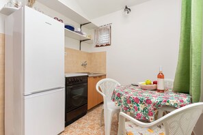 Studio (A2) | Private kitchen - Apartments Andi (Omis)