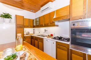 Casa | Cuina privada | Forn, bullidora elèctrica i torradora