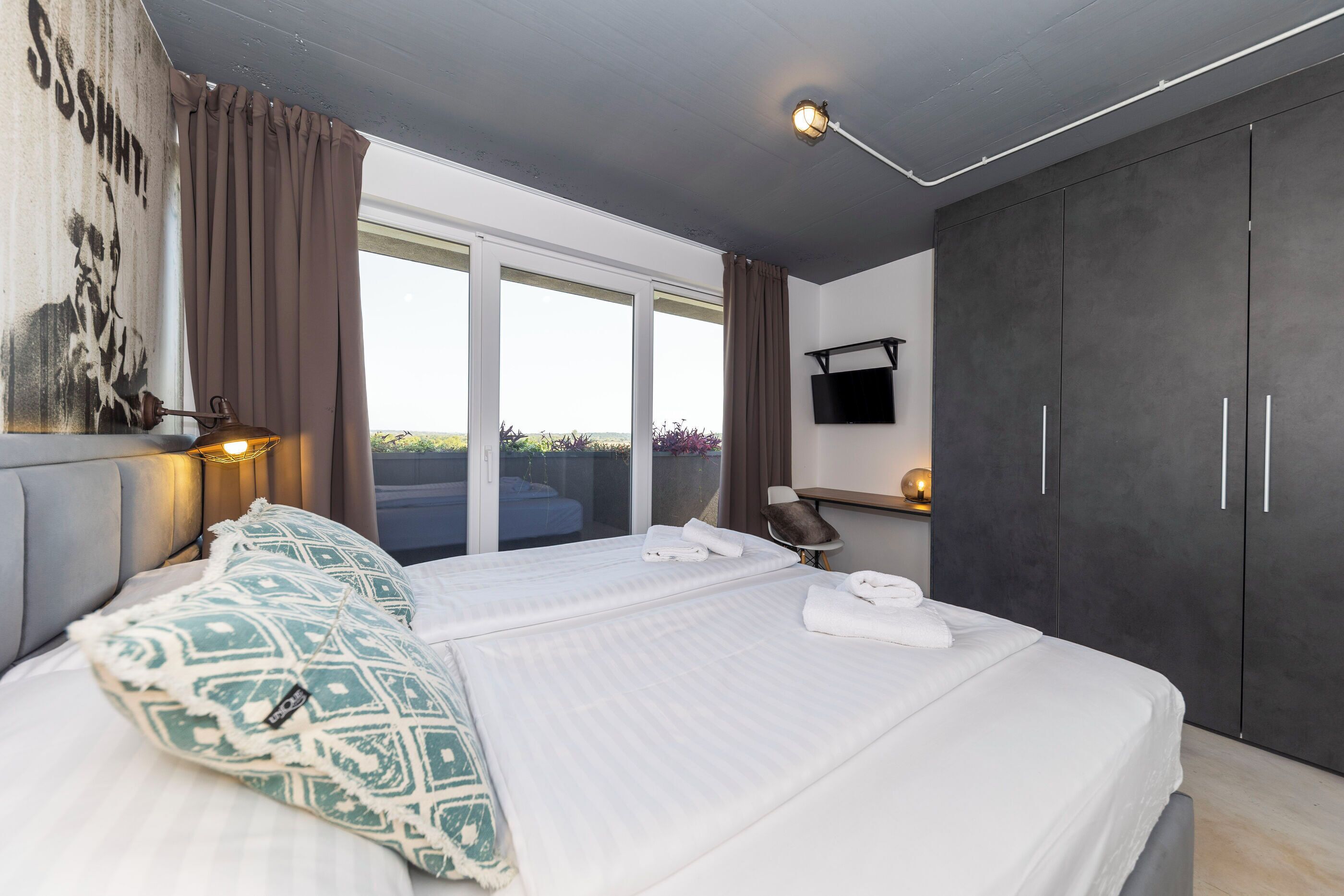 13 Schlafzimmer, Zimmersafe, Bügeleisen/Bügelbrett, kostenloses WLAN