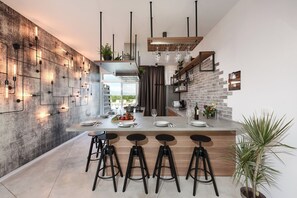 Private kitchen | Fridge, microwave, oven, stovetop