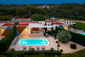 Outdoor pool, a heated pool, open open 24 hours a day, pool loungers