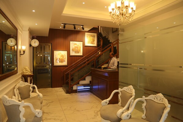 Lobby - Hotel Kwality Regency (Chandigarh)