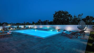 Hồ bơi ngoài trời, hồ bơi nước nóng